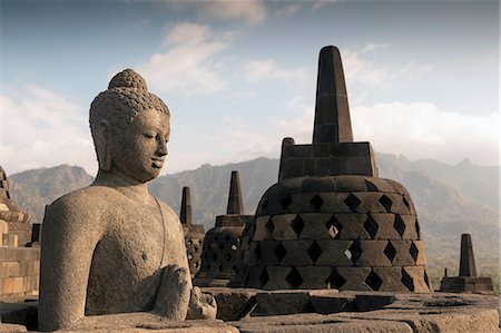 Buddha on rooftops, The Buddhist Temple of Borobudur, Java, Indonesia Foto de stock - Sin royalties Premium, Código: 649-08632993