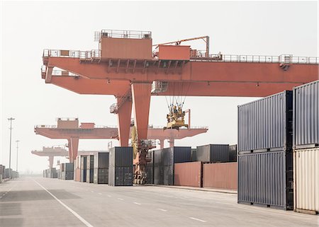 Shipping container loading facility, Xi'an, Shaanxi, China Foto de stock - Sin royalties Premium, Código: 649-08633010