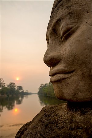 Face of Deva, Southern Gate, Angkor Thom, Angkor, Siem Reap, Cambodia, Indochina, Asia Foto de stock - Sin royalties Premium, Código: 649-08633100