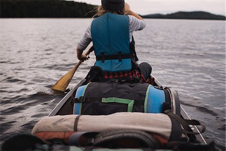 female canoeing - Mid adult woman canoeing on lake, rear view Photographie de stock - Premium Libres de Droits, Code: 649-08660590