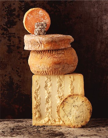 simsearch:6122-08229059,k - Stack of British cheeses Stockbilder - Premium RF Lizenzfrei, Bildnummer: 649-08660603