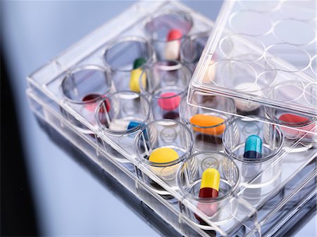 simsearch:649-07436761,k - Pharmaceutical research, variety of medical drugs in a multi well tray for laboratory testing Stock Photo - Premium Royalty-Free, Code: 649-08660622
