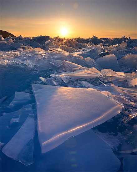 Stacked broken ice at sunset, Baikal Lake, Olkhon Island, Siberia, Russia Photographie de stock - Premium Libres de Droits, Le code de l’image : 649-08661139