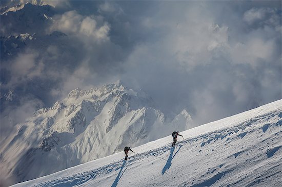 Two climbers ascending a snowy slope, Alps, Canton Wallis, Switzerland Photographie de stock - Premium Libres de Droits, Le code de l’image : 649-08661170