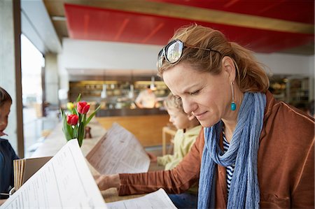 simsearch:695-05771557,k - Mother and son at cafe looking at menu Stock Photo - Premium Royalty-Free, Code: 649-08661404