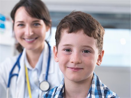 simsearch:649-08662036,k - Doctor and boy in clinic Stock Photo - Premium Royalty-Free, Code: 649-08702112