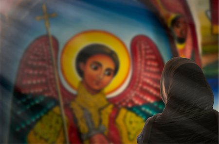 Woman praying in an Orthodox Church, Lalibela, Ethiopia Foto de stock - Sin royalties Premium, Código: 649-08702308