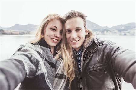 simsearch:649-08702811,k - Portrait of young couple taking selfie, Lake Como, Italy Fotografie stock - Premium Royalty-Free, Codice: 649-08702808