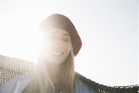 simsearch:649-08702973,k - Young woman in beret enjoying sunny day Photographie de stock - Premium Libres de Droits, Code: 649-08702969