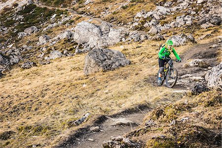 Cyclist on mountain biking area, Kleinwalsertal, trails below Walser Hammerspitze, Austria Photographie de stock - Premium Libres de Droits, Code: 649-08702997