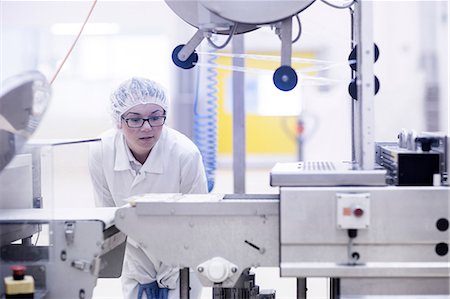 Factory worker operating food production machinery Stock Photo - Premium Royalty-Free, Code: 649-08703177