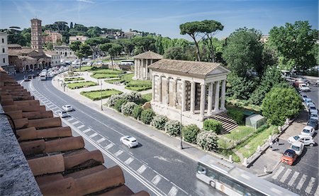 High angle scenic view of roman ruins and road, Rome, Italy Photographie de stock - Premium Libres de Droits, Code: 649-08703370