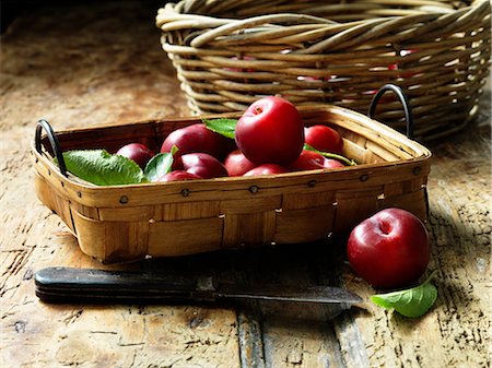 simsearch:6122-07698263,k - Organic plums in vintage basket, rustic wooden table, vintage knife Stock Photo - Premium Royalty-Free, Code: 649-08703507