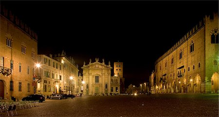 Mantua commune, illuminated at night, Lombardy, Italy Photographie de stock - Premium Libres de Droits, Code: 649-08714032