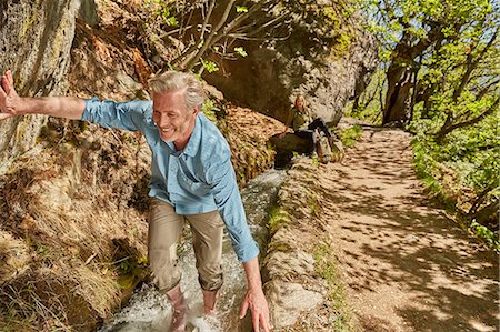 Mature man hiking up stream, Meran, South Tyrol, Italy Photographie de stock - Premium Libres de Droits, Code: 649-08714064