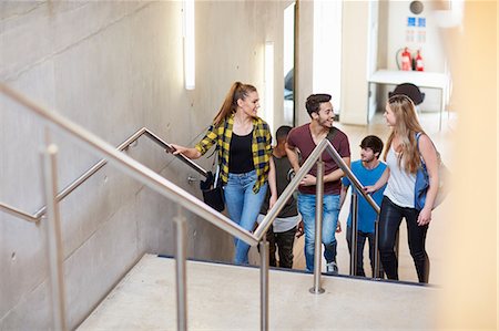 simsearch:649-08714105,k - Group of students moving up stairway at higher education college Foto de stock - Royalty Free Premium, Número: 649-08714097