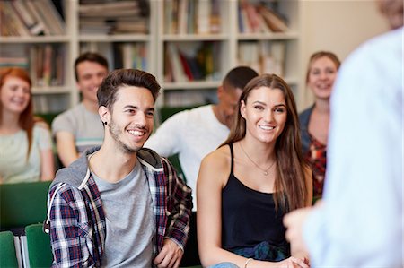 simsearch:649-08714105,k - Over shoulder view of lecturer lecturing group of students in higher education college classroom Foto de stock - Royalty Free Premium, Número: 649-08714104