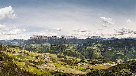 simsearch:614-09213874,k - Farms on rural landscape in mountains, Bozen, South Tyrol, Italy Foto de stock - Sin royalties Premium, Código: 649-08714431