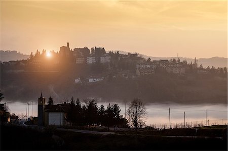 piemonte hilltop town - Silhouetted landscape with valley mist at sunset, Langhe, Piedmont. Italy Stock Photo - Premium Royalty-Free, Code: 649-08714692