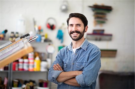 simsearch:649-08714920,k - Portrait of young male printer in printing press studio Foto de stock - Sin royalties Premium, Código: 649-08714912