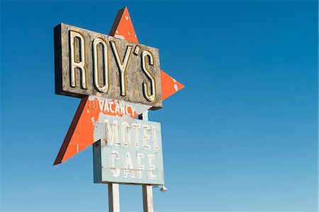 Old cafe and motel advertising sign on route 66, California , USA Photographie de stock - Premium Libres de Droits, Code: 649-08714961