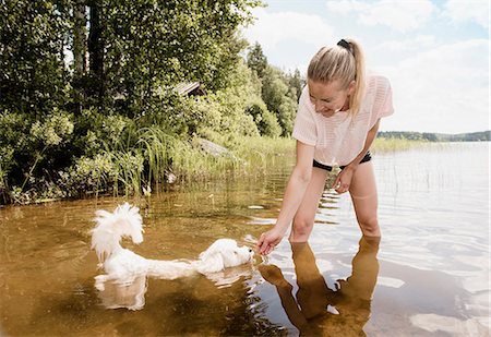 simsearch:649-08125927,k - Woman with Coton de tulear dog in lake, Orivesi, Finland Photographie de stock - Premium Libres de Droits, Code: 649-08714976