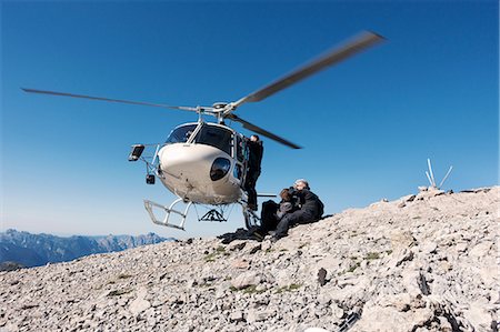 BASE jumping team exiting helicopter on top of mountain, Italian Alps, Alleghe, Belluno, Italy Foto de stock - Sin royalties Premium, Código: 649-08714999