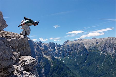 Wingsuit BASE jumper getting ready to jump from cliff, Italian Alps, Alleghe, Belluno, Italy Foto de stock - Sin royalties Premium, Código: 649-08715007