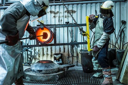 simsearch:649-08715047,k - Male foundry worker working with bronze melting pot in bronze foundry Stock Photo - Premium Royalty-Free, Code: 649-08715037