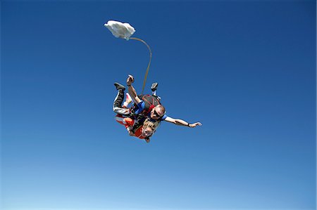 Tandem sky divers free falling with parachute opening, Interlaken, Berne, Switzerland Photographie de stock - Premium Libres de Droits, Code: 649-08715060