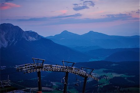 simsearch:614-09135005,k - Ski lift and snow capped mountains, Austria Fotografie stock - Premium Royalty-Free, Codice: 649-08715095