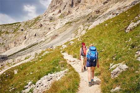 simsearch:649-08766288,k - Rear view of hikers on mountain path, Austria Photographie de stock - Premium Libres de Droits, Code: 649-08715093