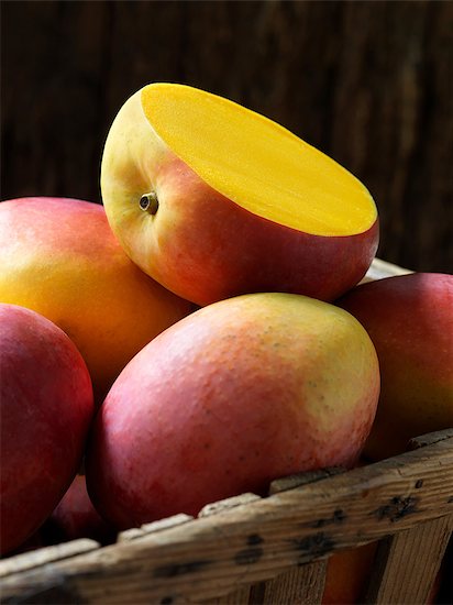 Fresh organic fruit, speciality mango Photographie de stock - Premium Libres de Droits, Le code de l’image : 649-08745173