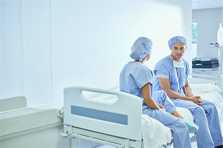 paarl - Male and female nurse sitting on bed chatting in hospital ward Stock Photo - Premium Royalty-Free, Code: 649-08745360