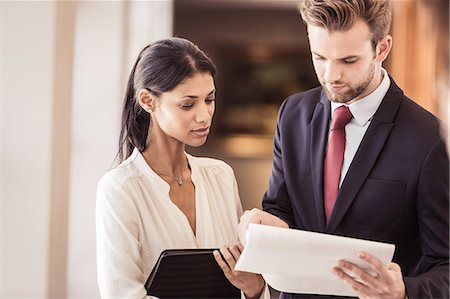 simsearch:649-08745577,k - Young businessman and woman reading paperwork in office Foto de stock - Royalty Free Premium, Número: 649-08745599