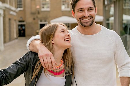 paseando - Happy young couple on Kings Road, London, UK Foto de stock - Sin royalties Premium, Código: 649-08745720