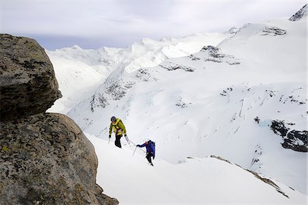 saas-fee - Mountaineers ascending snow-covered mountain, Saas Fee, Switzerland Foto de stock - Sin royalties Premium, Código: 649-08765843