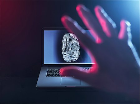 Computer Security, a finger print on a laptop illustrating a personnel password which is about to be hacked Photographie de stock - Premium Libres de Droits, Code: 649-08765889
