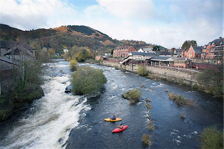 simsearch:649-07585294,k - High angle view of two kayakers at the edge  of River Dee rapids, Llangollen, North Wales Stockbilder - Premium RF Lizenzfrei, Bildnummer: 649-08765931