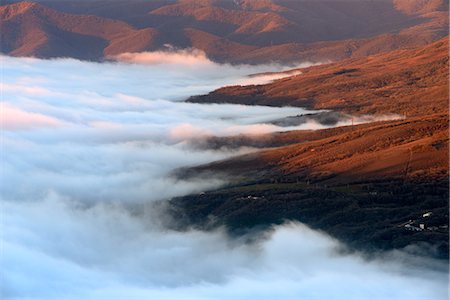 simsearch:649-08766267,k - View of mountain valley mist from South Demergi mountain, Crimea, Ukraine Stockbilder - Premium RF Lizenzfrei, Bildnummer: 649-08766261