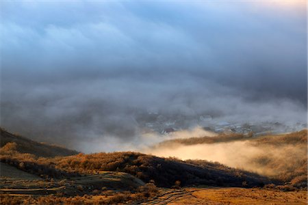 simsearch:649-08766267,k - View of mountain mist from Luchistoye Village, South Demergi mountain, Crimea, Ukraine Stockbilder - Premium RF Lizenzfrei, Bildnummer: 649-08766262