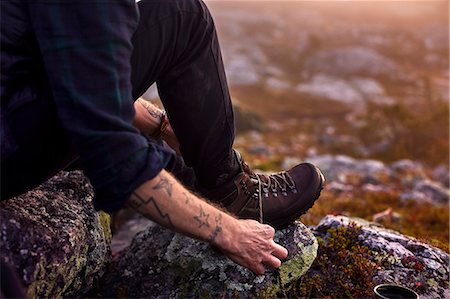 simsearch:649-08766361,k - Hiker tying shoelace on rocky field, Sarkitunturi, Lapland, Finland Photographie de stock - Premium Libres de Droits, Code: 649-08766363