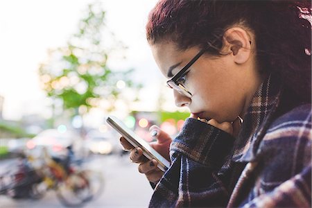 simsearch:649-09269215,k - Side view of woman using smartphone in urban area, Milan, Italy Stock Photo - Premium Royalty-Free, Code: 649-08824032