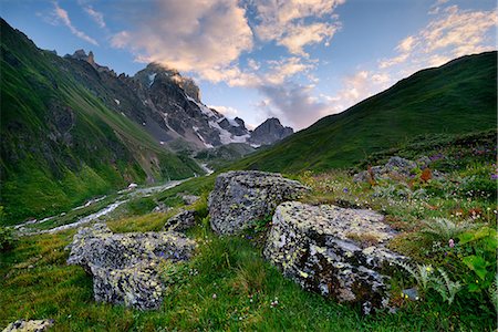 simsearch:649-08085945,k - Rural landscape, Ushba Mountain in background, Caucasus, Svaneti, Georgia Photographie de stock - Premium Libres de Droits, Code: 649-08824401