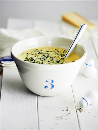 Soup in bowl with number three Foto de stock - Sin royalties Premium, Código: 649-08824535