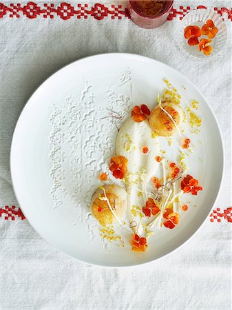 patterned tablecloth - Delicate nouvelle cuisine dish Stock Photo - Premium Royalty-Free, Code: 649-08824546