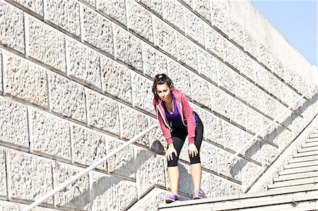 simsearch:693-07912090,k - Young female runner taking a break on urban stairway Stockbilder - Premium RF Lizenzfrei, Bildnummer: 649-08824613