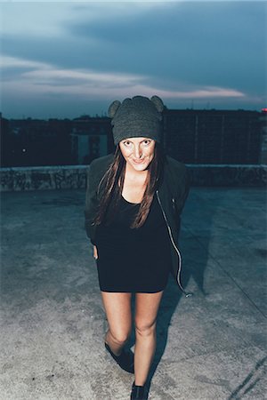 simsearch:649-08824678,k - Portrait of young woman in knit hat on roof terrace above city at night Stockbilder - Premium RF Lizenzfrei, Bildnummer: 649-08824667