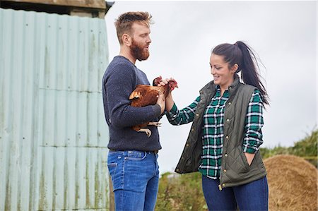 simsearch:649-08824798,k - Young couple on chicken farm holding chickens Foto de stock - Sin royalties Premium, Código: 649-08824744