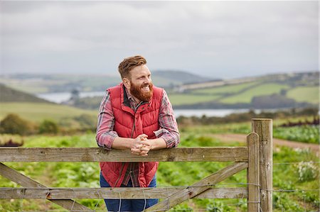 simsearch:649-08969025,k - Man on farm leaning against gate looking away Stock Photo - Premium Royalty-Free, Code: 649-08824764